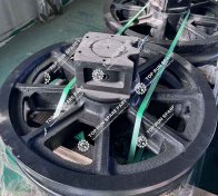 xcmg QUY50 Idler wheel assembly (3)