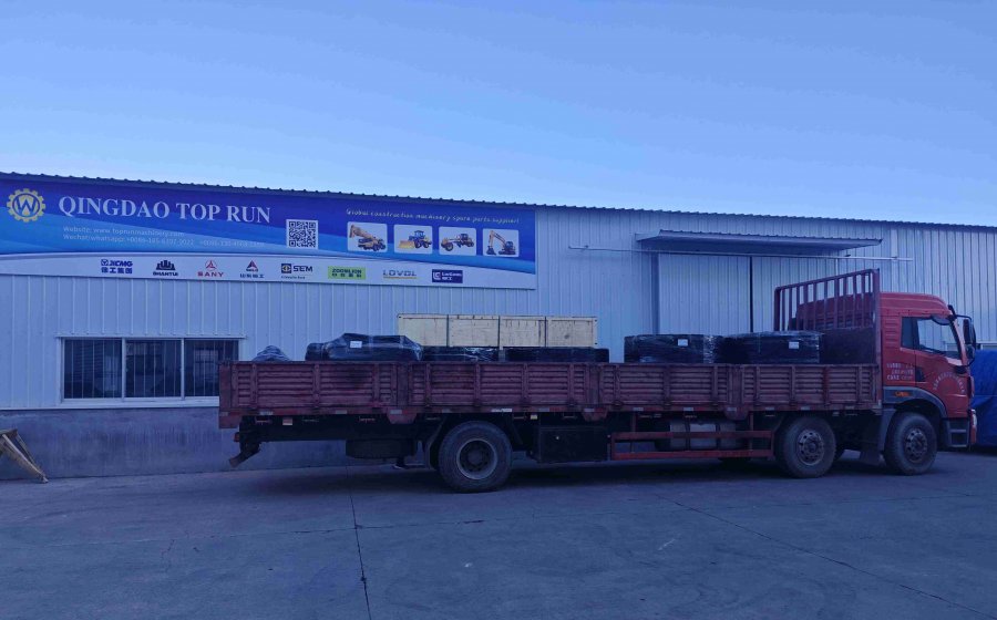 One 40HC container XCMG and sany excavator parts send to South africa